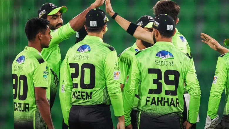 পিএসএলে বল টেম্পারিং বিতর্ক: শাস্তির মুখে ফখর জামান, ৫ রান পেনাল্টিতে হারল লাহোর