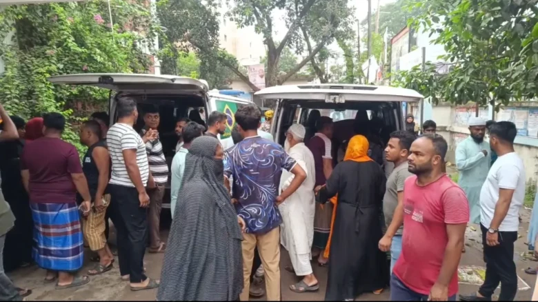ব্রাহ্মণবাড়িয়ায় পিকআপের পেছনে ধাক্কা: মা-ছেলে ও চালকসহ নিহত ৩, আহত ২