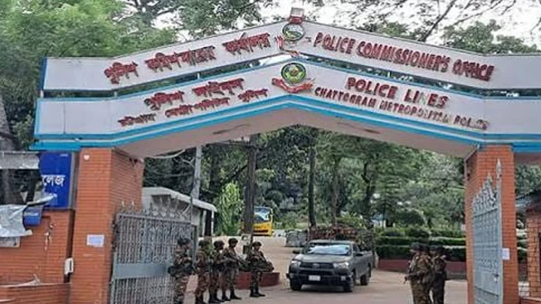 ব্যবসায়ীকে তুলে নিয়ে ১৮ লাখ টাকা আত্মসাৎ, এসিসহ ৩ পুলিশ প্রত্যাহার