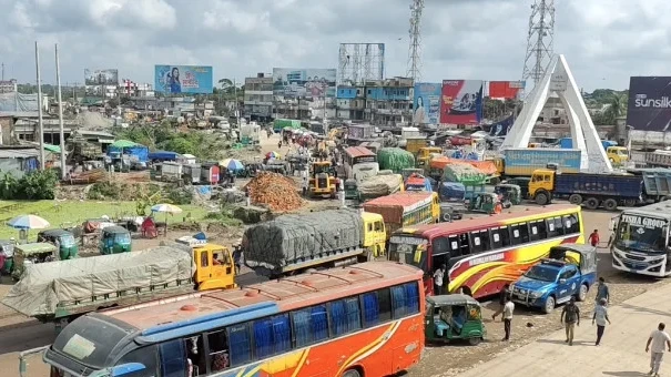 সরকারি সিদ্ধান্ত ছাড়াই দূরপাল্লার বাসে বাড়তি ভাড়া আদায়, বিপাকে যাত্রীরা