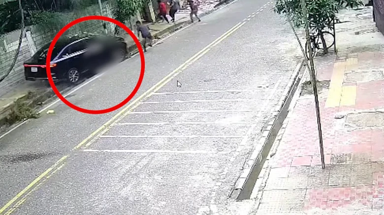 বারিধারায় প্রাইভেট কারের চাপায় শ্রমিক নিহত, চালক আটক