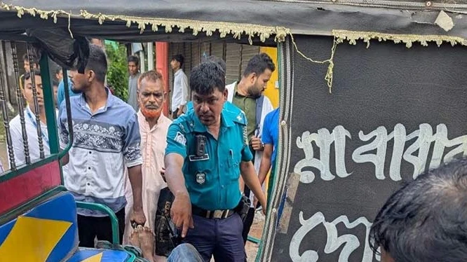 গাজীপুরে ট্রাক ও অটোরিকশার সংঘর্ষে নিহত ৩, আহত ৩