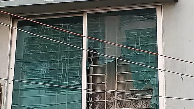 আদাবরে বাড়ি দখল ও হামলা: পুলিশি অভিযানে গুলিবিদ্ধ ২, গ্রেপ্তার ৪