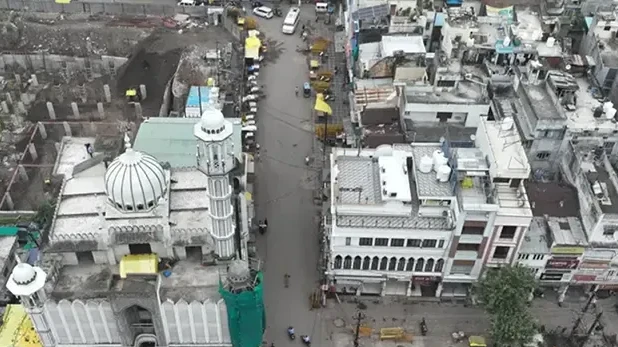 ভারতে ৬৫০ বছরের পুরোনো শাহী মসজিদের অংশ ভাঙার নেপথ্যে যা