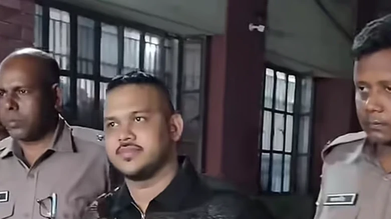 প্রিজন ভ্যান থেকে পালানো পিচ্চি রাজা দুই দিনেও ধরা পড়েনি