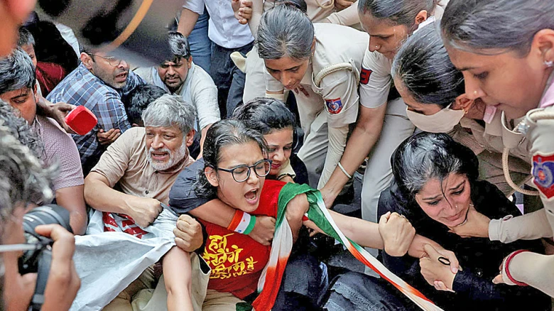 ভারতে নির্বাচন কমিশনের বিতর্কিত পদক্ষেপে ফ্যাসিবাদের ছায়া, ভোটাধিকার হারানোর শঙ্কা