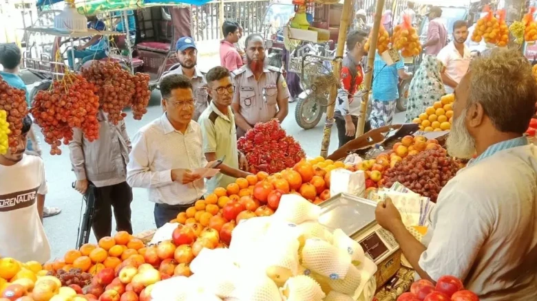 নিত্যপণ্য ও এলপি গ্যাসের বাজারে অভিযান : ১০২ প্রতিষ্ঠানকে জরিমানা
