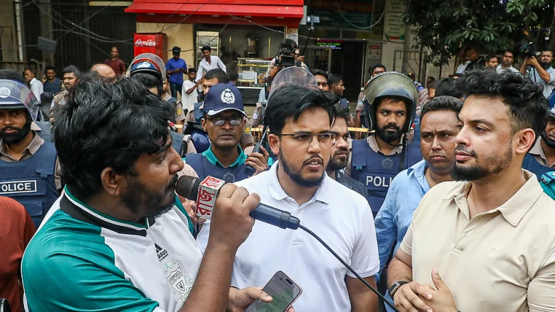 রাজধানীর মতিঝিলে যুব উন্নয়ন অধিদপ্তর ঘেরাও কর্মসূচি পালন করছে জাতীয় যুবশক্তি।