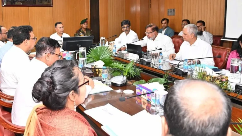 সচিবালয়ে মৎস্য ও প্রাণিসম্পদ মন্ত্রণালয়ের পর্যালোচনা সভায় বক্তব্য রাখছেন প্রধানমন্ত্রী তারেক রহমান।