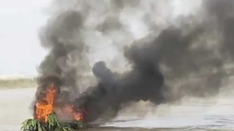 কুষ্টিয়ার ভেড়ামারায় পদ্মায় দুটি স্পিডবোটে আগুন ও ডুবিয়ে দেওয়ার ঘটনা
