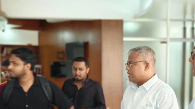 চুয়েট উপাচার্য ভবনের সামনে নিরাপত্তা ও সার্বিক পরিস্থিতি।