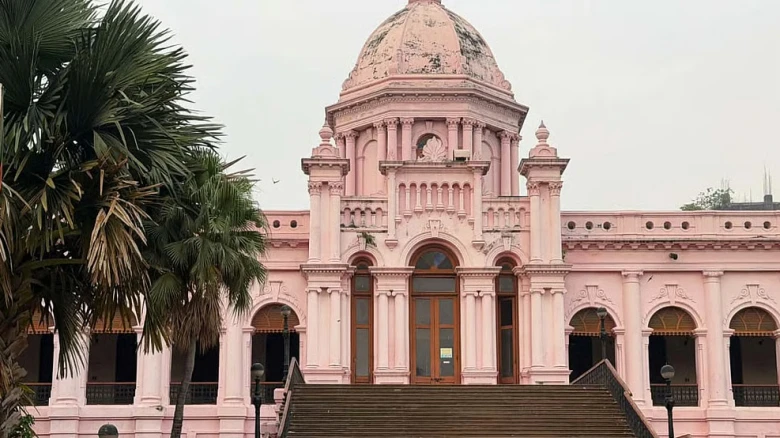 ঢাকার আহসান মঞ্জিল জাদুঘরে সংরক্ষিত নবাব পরিবারের ঐতিহাসিক লোহার সিন্দুক