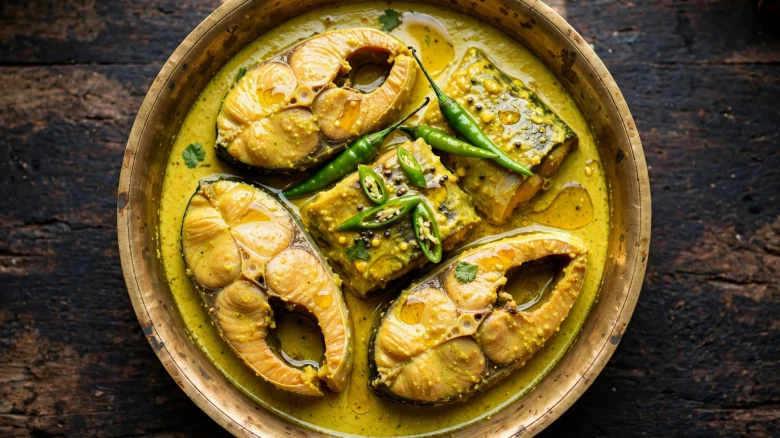 বর্ষার দুপুরে টেবিল মাতাবে সরষে ইলিশ, রইল সহজ রেসিপি