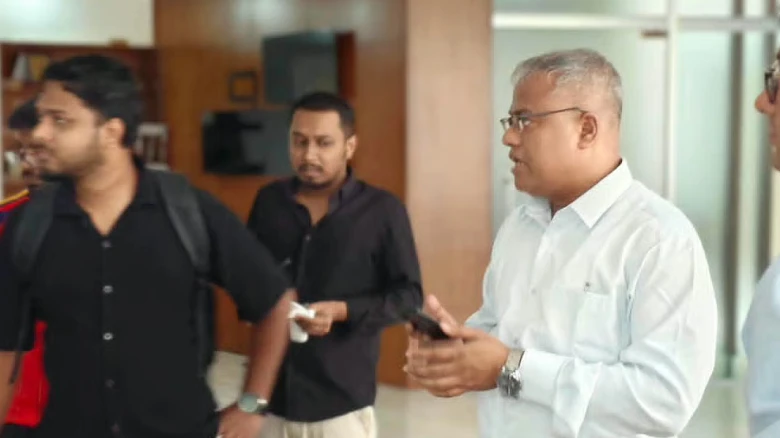 রাজনৈতিক প্রটোকলে তালা ভেঙে চুয়েট ভিসি কি ক্যাম্পাস উত্তপ্ত করলেন