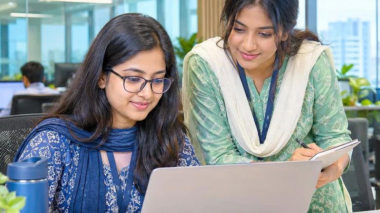 ইন্টার্নশিপে বেতন নেই, তবু কেন করবেন শিক্ষার্থীরা?