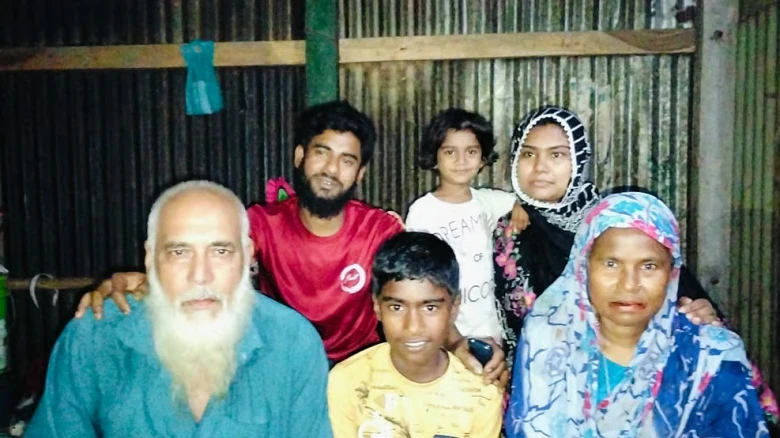 দীর্ঘদিন পর মায়ের কোলে ফিরে আসা সাইদুল ও তার বর্তমান পরিস্থিতি।