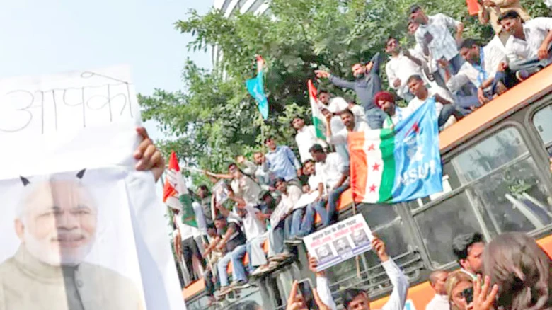 দিল্লিতে মোদি সরকারের বিরুদ্ধে বিশাল বিক্ষোভ, আটক আড়াই হাজার