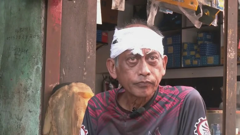 যশোরে নিজ বাড়ির সামনে হামলার শিকার অভিনেতা সমু চৌধুরী, গ্রেপ্তার ১