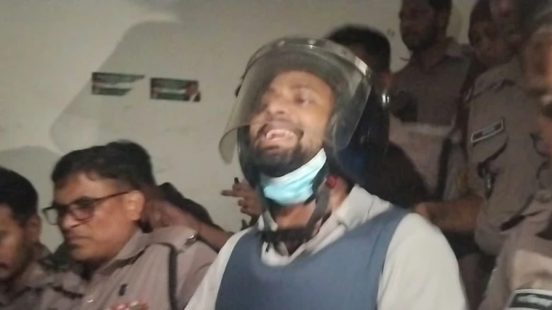 আয়াসের জামিন শুনানি চলাকালে বিচারকের সামনে আইনজীবীদের হাতাহাতি