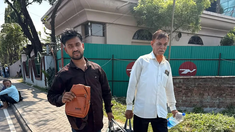 ফ্লাইট বাতিল হওয়ায় বিকল্প রুটে সৌদি আরব যেতে বাড়ছে খরচ