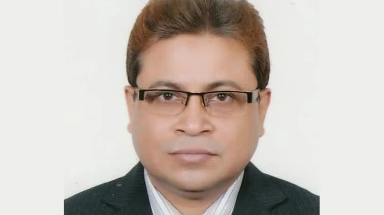 মন্ত্রীকে না জানিয়ে সরকারি সফর, এপিএস পদ থেকে অব্যাহতি