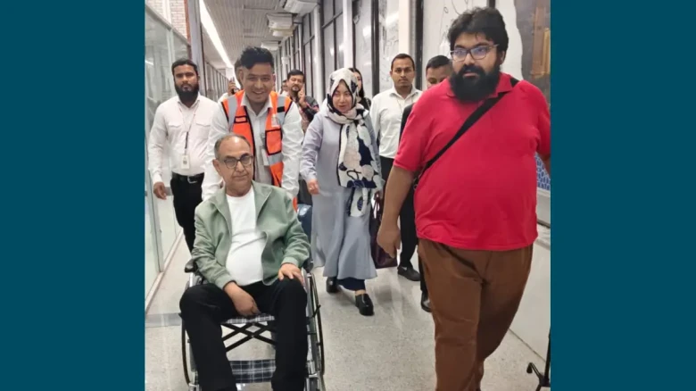 মালয়েশিয়ায় চিকিৎসা শেষে দেশে ফিরলেন মির্জা আব্বাস