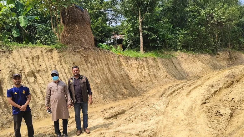 পাহাড় কাটা: ঠিকাদারের সঙ্গে জরিমানা গুনছে সরকারি দপ্তরও