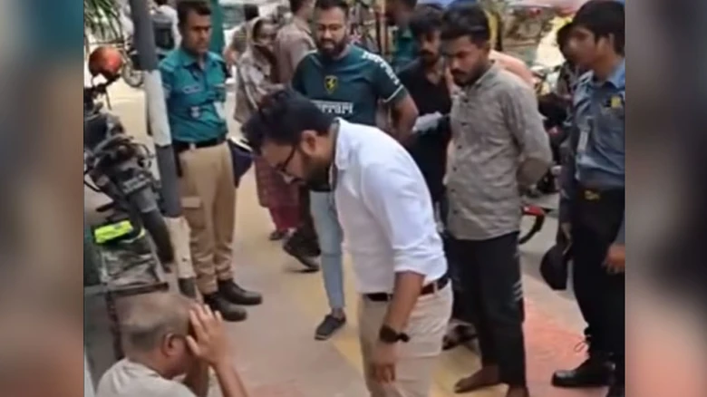 নিজেক রক্ষা করা কি অপরাধ, ধানমন্ডির শ্লীলতাহানির শিকার তরুণীর প্রশ্ন