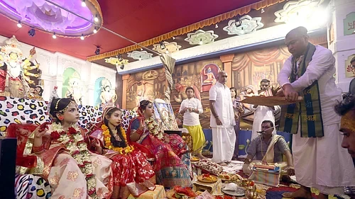 চট্টগ্রামে রাধাগোবিন্দ শান্তনেশ্বরী মাতৃমন্দিরে কুমারীপূজা অনুষ্ঠিত হয়।