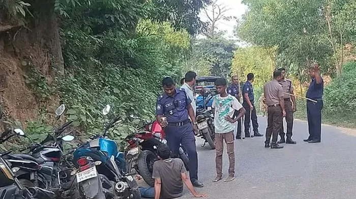 কক্সবাজারের পাহাড়ি সড়কে আইনশৃঙ্খলা রক্ষা বাহিনীর টহল ও নিরাপত্তা জোরদার করা হয়েছে।