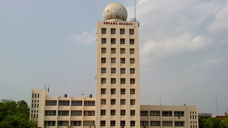 আজকের আবহাওয়া পরিস্থিতি ও ঢাকার আকাশ