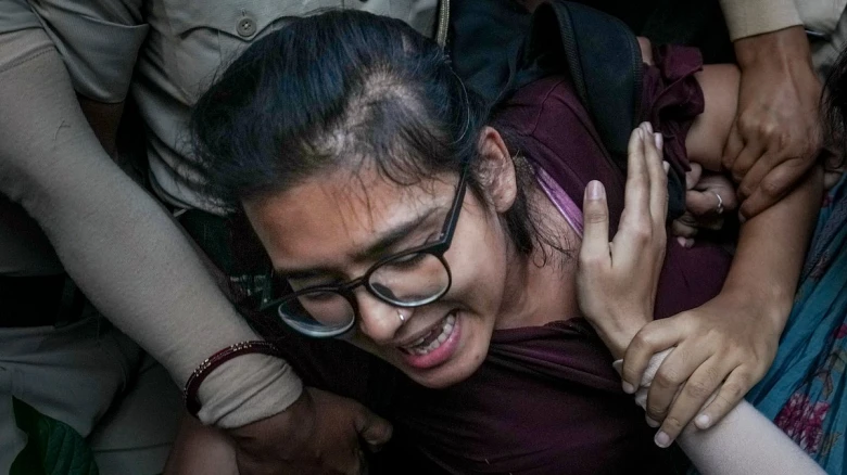 দিল্লির বিক্ষোভে আটক আয়সা নেতা নেহা বোরা মুক্ত, দীপকে হেফাজতেই