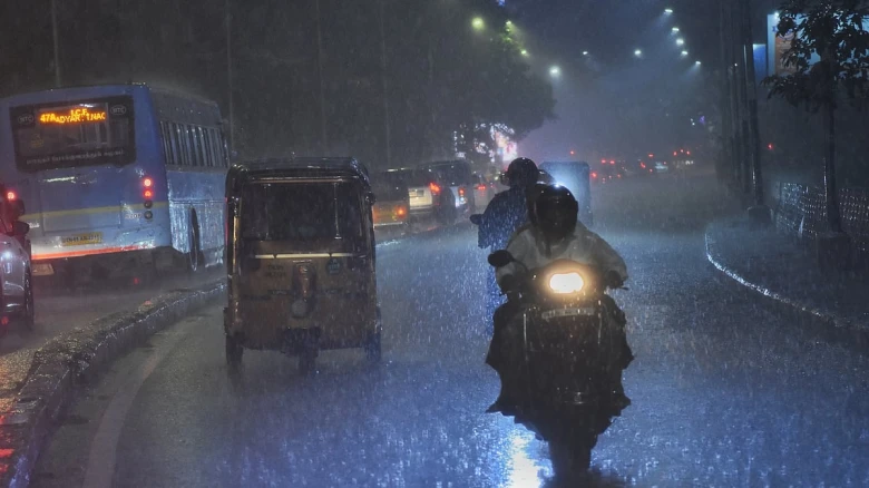 চেন্নাইয়ে রাতভর ভারী বৃষ্টি, তামিলনাড়ুর ৫ জেলায় স্কুল বন্ধ