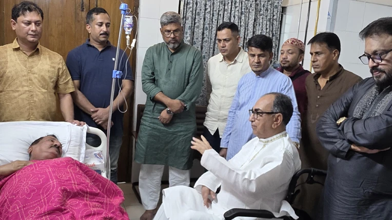 হাসপাতালে চিকিৎসাধীন ভূমিমন্ত্রীকে দেখতে গেলেন মির্জা আব্বাস