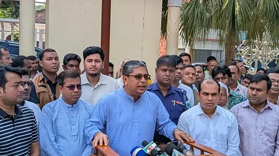 জুলাই স্মৃতিস্তম্ভ উদ্বোধন নিয়ে ধোঁকাবাজি চলছে: মীর শাহে আলম