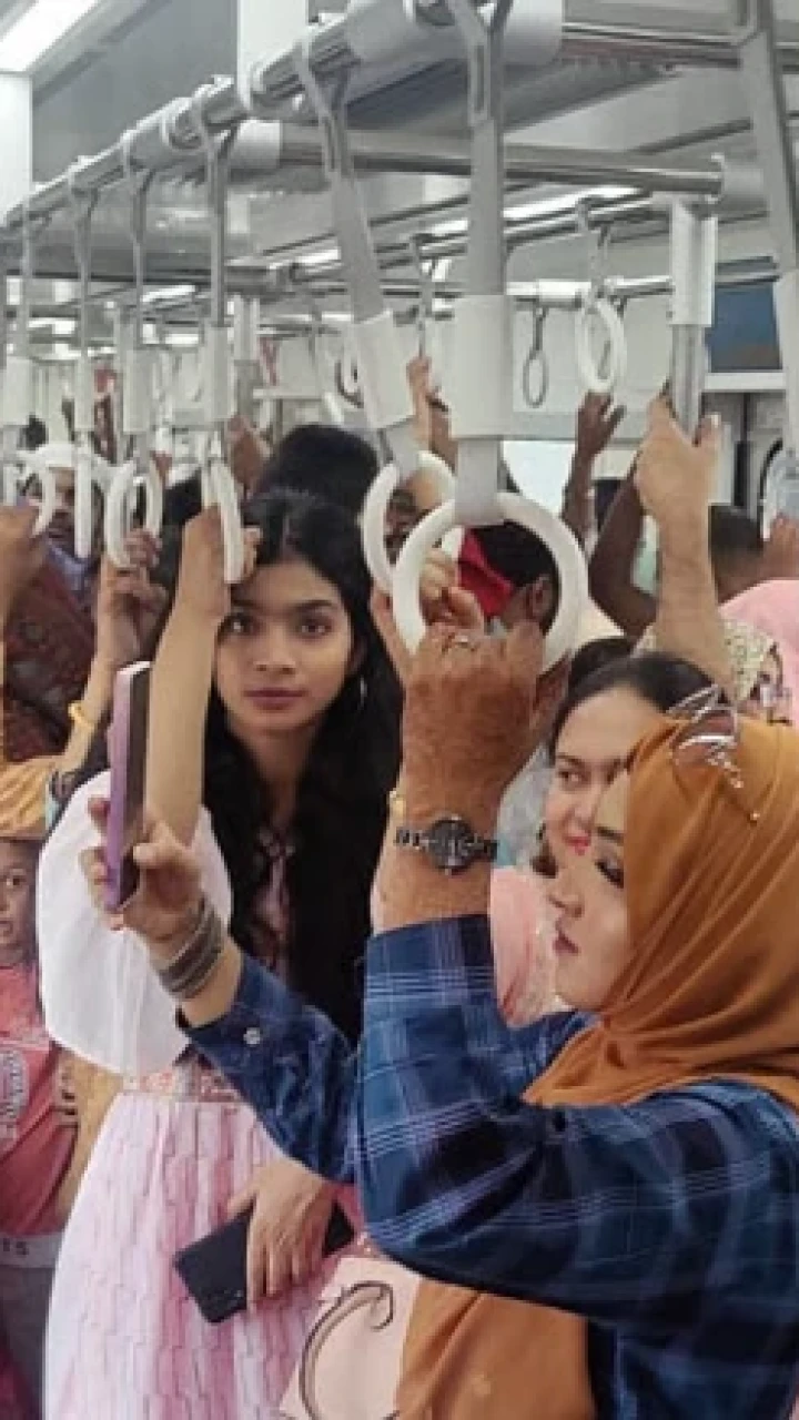 মেট্রোরেলে রেকর্ড যাত্রী ও আয়, বাড়ছে ঋণ পরিশোধ ও রক্ষণাবেক্ষণ ব্যয়